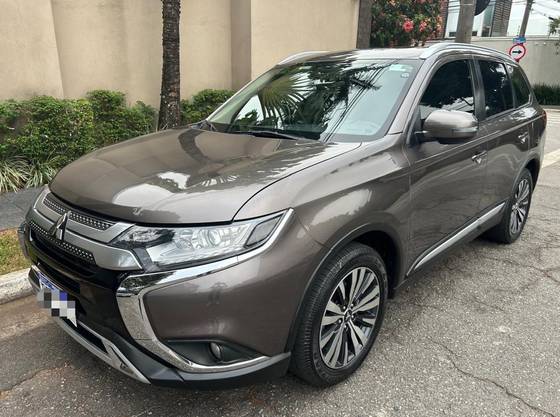 MITSUBISHI OUTLANDER 2.0 MIVEC GASOLINA HPE AUTOMÁTICO